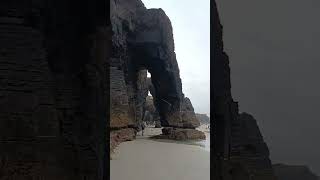 La Playa de las Catedrales, es uno de los tesoros naturales más visitados de Galicia.