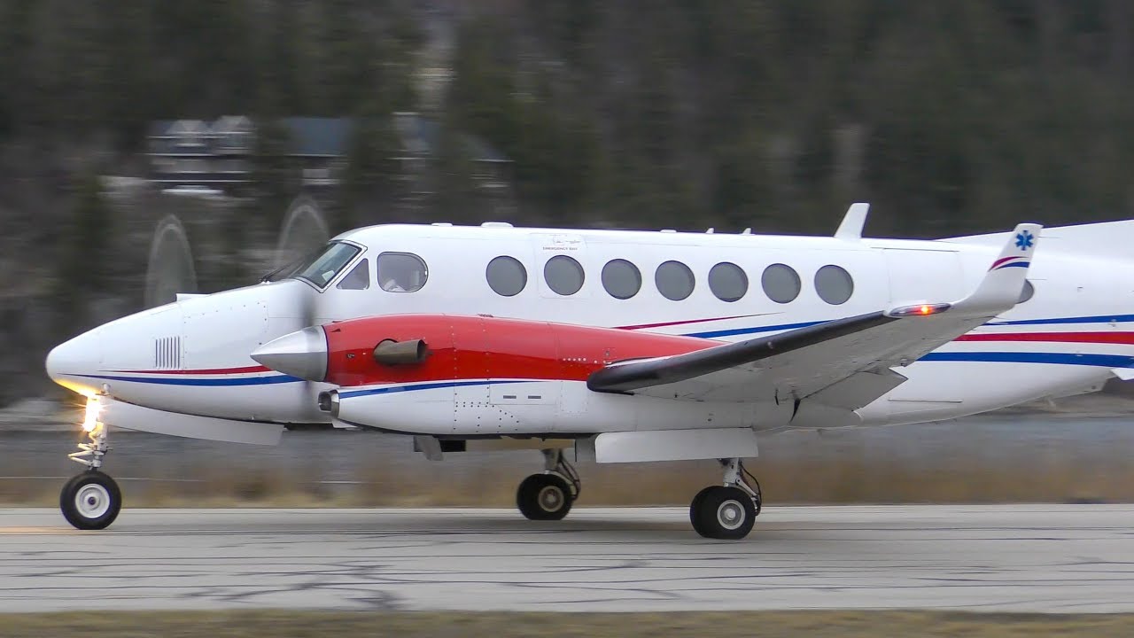 Beechcraft Super King Air 350 Takeoff