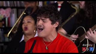 Omar Apollo - En el Olvido / Tiny Desk Concert