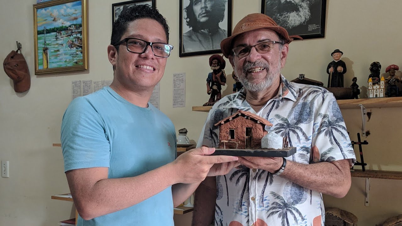 ARTESÃO CEARENSE DESENVOLVE CASAS DE TAIPA EM MINIATURAS