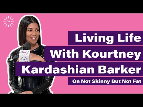 Video: Kourtney Kardashian osoittaa hänen rintapumppujaan