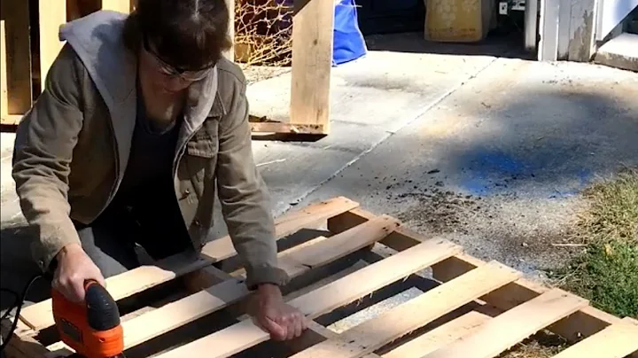 How To Disassemble A Pallet Without Destroying The Wood