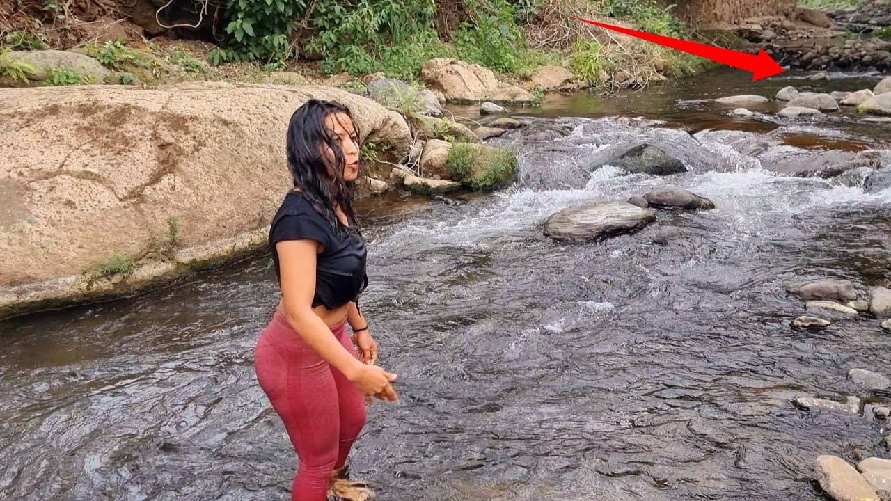Se cayó por andar vigilando  Sipotes bañandose 🤣 // Se Golpea en una piedra😔