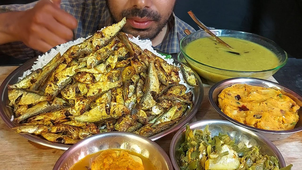 desi ghar ka food small puti fish fry dal bhuna chawl potatomash salad fried chilli eating show