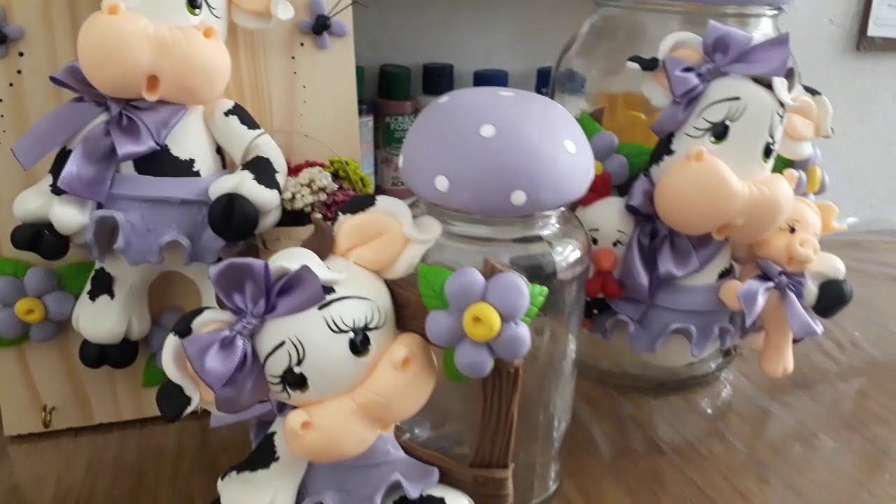 Vaca de biscuit na tábua e vidro pequeno 💜