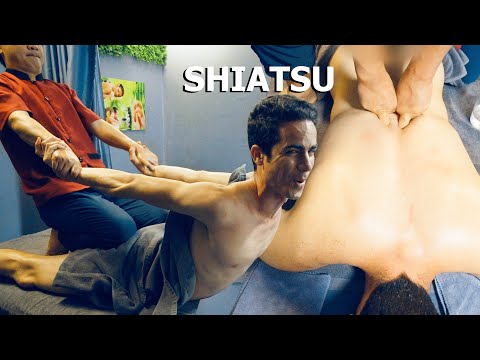 Video: Hjälper massage bevingad scapula?