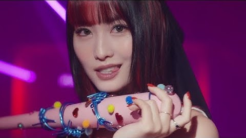 TWICE - "SCIENTIST" MV but only Momo