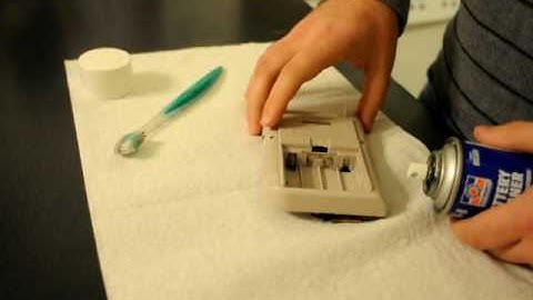 How to Clean Battery Contacts