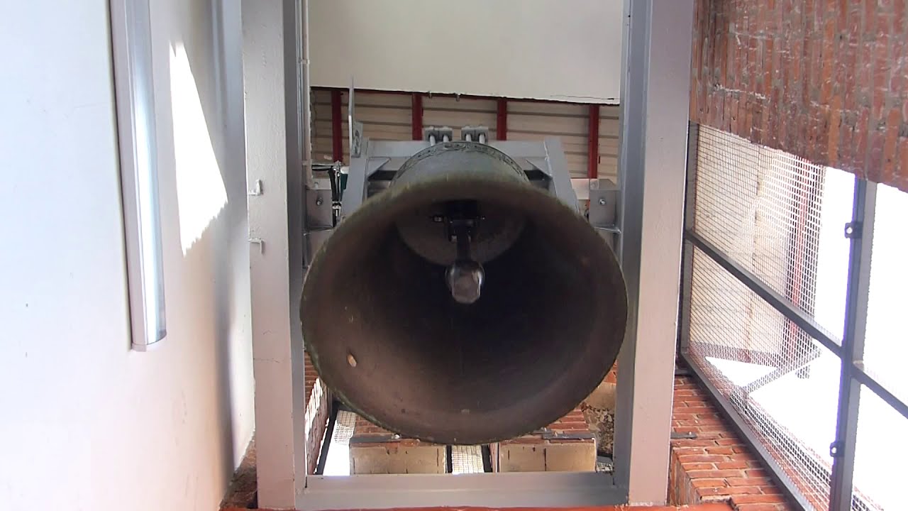 Duży dzwon kościoła pw. Trójcy Przenajświętszej w Stalowej Woli