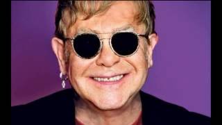 Как выглядит  британский певец и композитор Элтон Джон (Elton John) в 69 лет в 2016 году