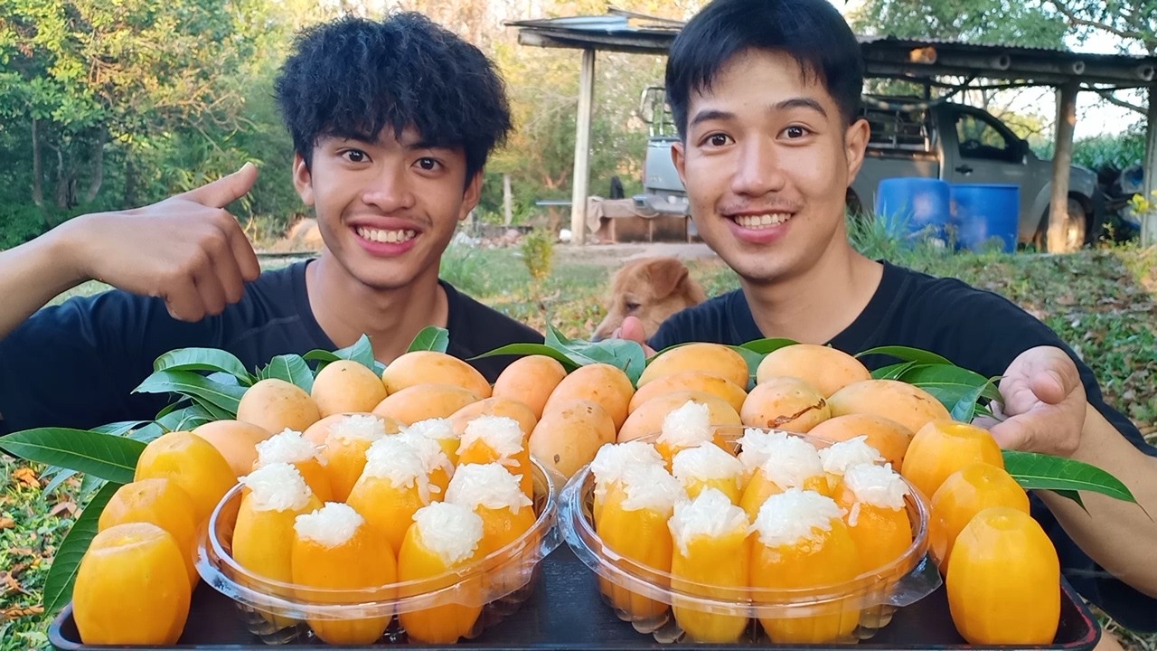 ข้าวเหนียวมูนยัดไส้มะยงชิด หอม หวาน มัน เปรี้ยวนิดๆอร่อยมาก.