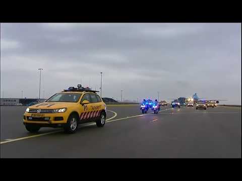 Live RTV Utrecht: Aankomst Wu Wen en Xing Ya op Schiphol