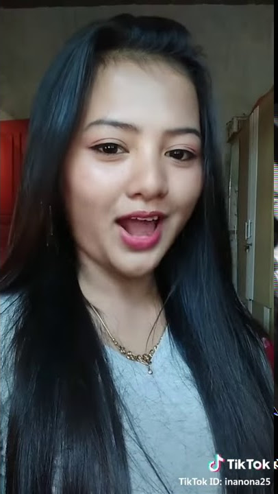 Cewek manis gigi gingsul.