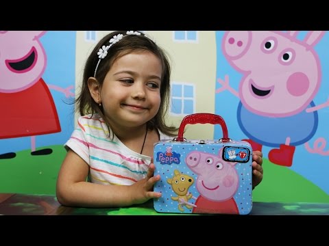 ემილია პლასტილინიდან იღებს პეპა გოჭის კოლექციას