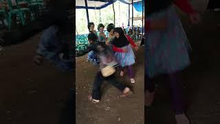 Serempaknya Ngibing Bareng