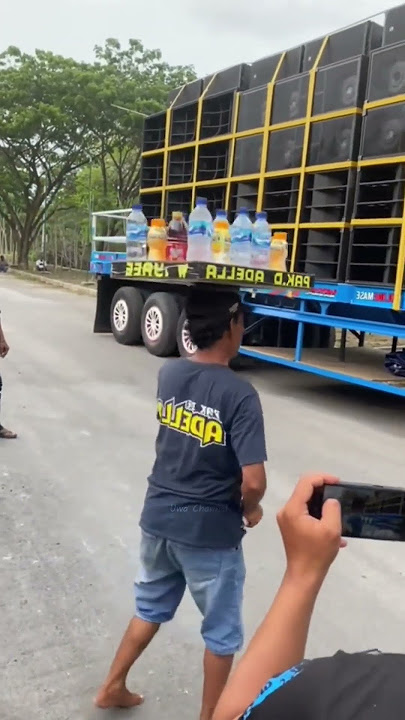PEDAGANG ASONGAN JOGET ASYIK DI PINGGIR JALAN #shorts #joget #pedagang #asongan #jalan
