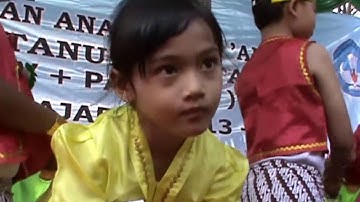 Kinara Abbabiel and friends performed Cublak-cublak suweng dance