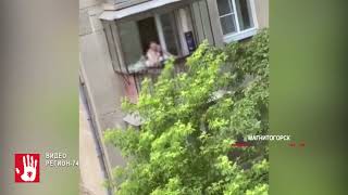 Полиция пришла на концерт жителя Магнитогорска, который в трусах на весь район с балкона пел караоке
