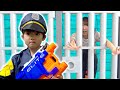 【寸劇】警察ごっこ!ママが牢屋に閉じ込められた!わるい科学者をやっつけろ!たけるちゃん Takeru and mama play at the block center for kids
