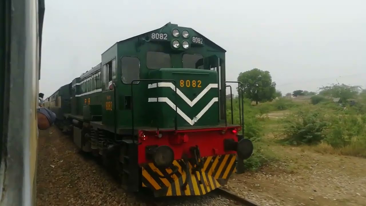 thal express vs Mari Indus  at jhammat railway station (Attock) 