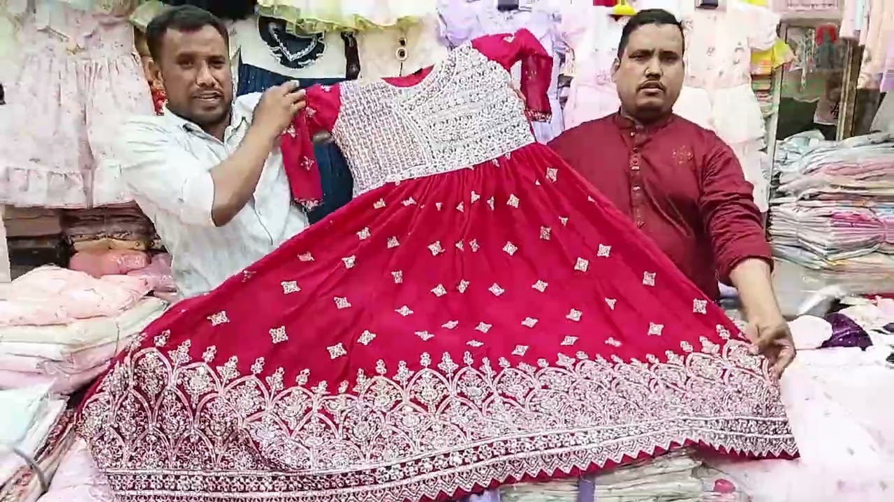 কুমিল্লা নগরীর  ইস্টার্ন ইয়াকুব প্লাজা আকর্ষণীয় ডিজাইনের পোশাক এবং আধুনিক কালেকশন নিয়ে সেজেছে