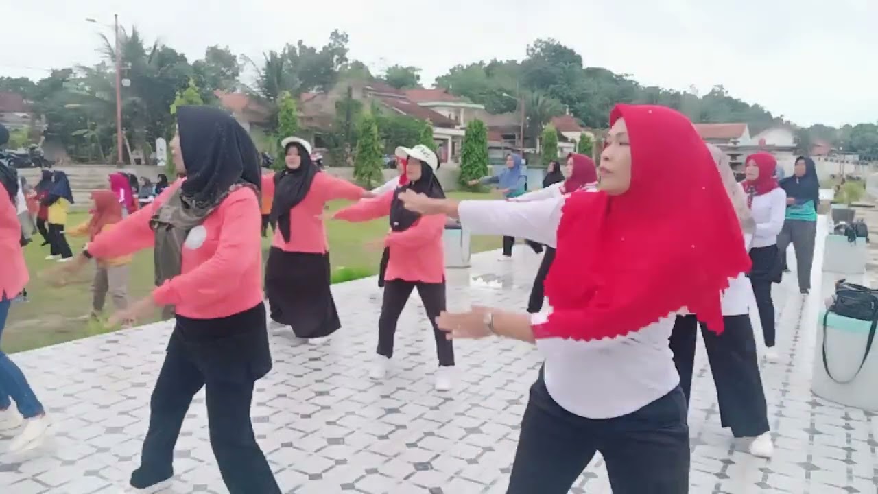 Minggu sehat bersama Ibu Ibu PKK Desa Pekuncen 