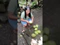 Ang galing Ng kumare ko magbiak Ng buko.buhay probinsya sarap mamuhay tlaga
