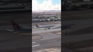 Emergency Landing Qatar Airways Boeing 777 at Harry Reid Airport shorts