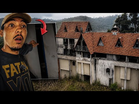 CASA ABANDONADA NA FLORESTA ESCONDE UMA PORTA SECRETA E EU ABRI