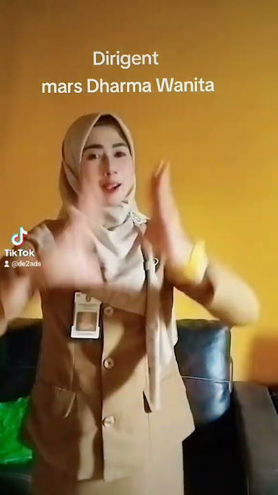 Dirigent Mars Dharma wanita