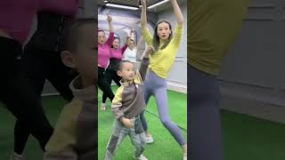 Future Coach Son Joins Mom! Wanyomori's Soft Pelvic Wave for Slim S-Line Waist. 🥰📉💥#Shorts #exercise