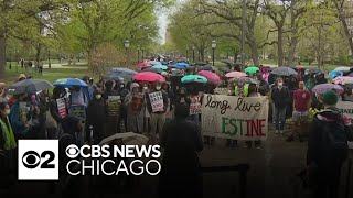 Pro-Palestinian students demonstrate on University of Chicago campus