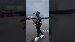 clam vevo akiwa uwanja wa bayern Munich Allianz arena ujerumani (Germany)