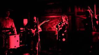Susie Asado Live at Yachtclub - Song: Lady With Dog