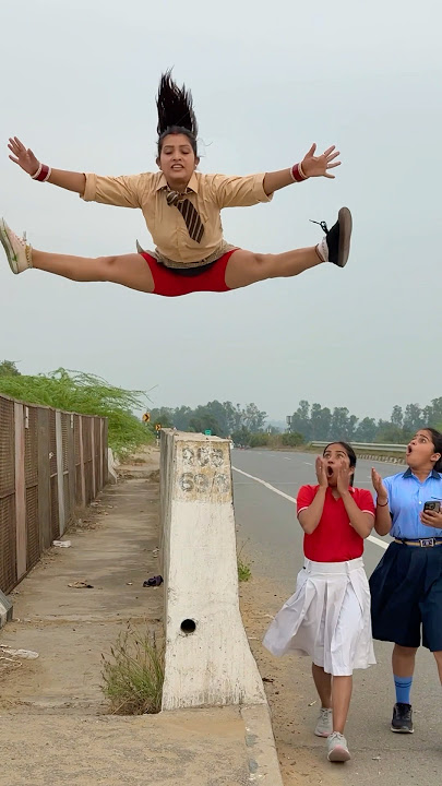 Omg 😱😱 ladki ki flexibility 😱😳😱 #shalukirar #ytshorts #shorts