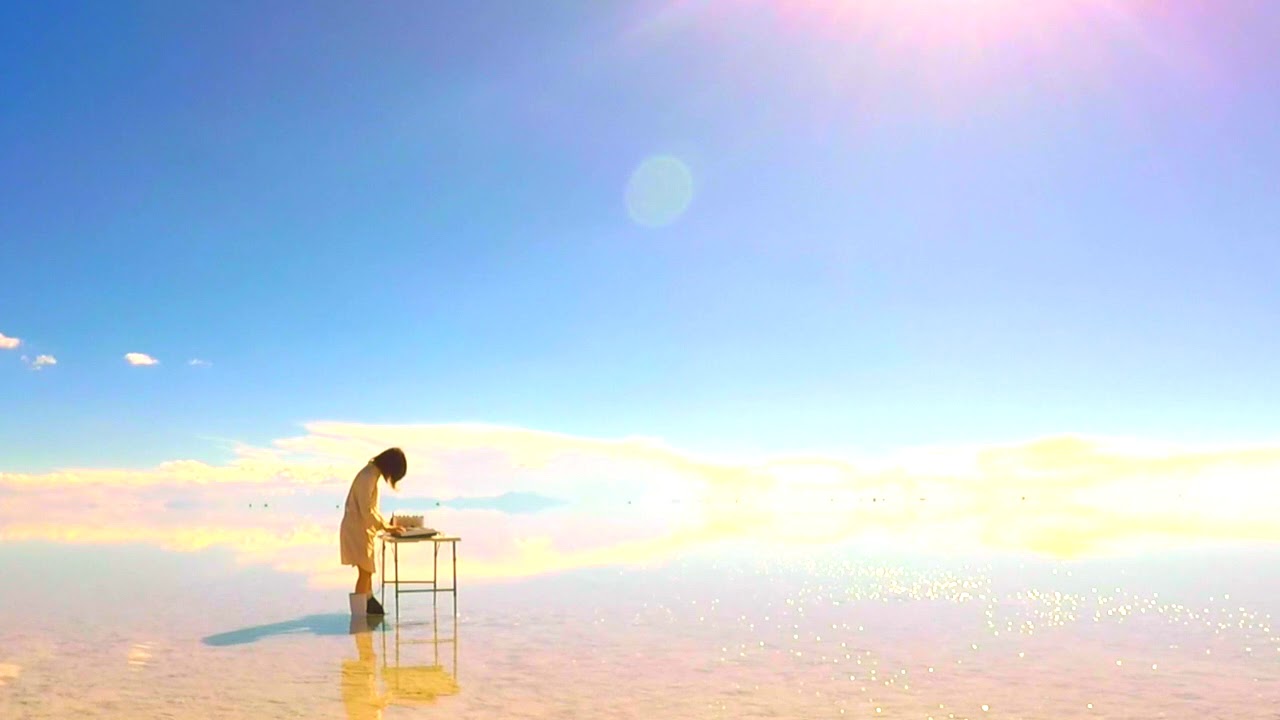 世界初 ウユニ塩湖でピアノ演奏してみた Sanova 堀江沙知 ウユニ塩湖でピアノを弾く Youtube