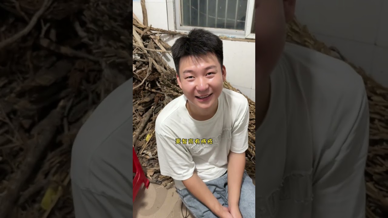 看我婆婆做的就辣卷子怎么样，又香又辣一口气吃了三个。#日常生活 #vlog日常 #我的乡村生活 #纪录美好生活 #我的农村生活