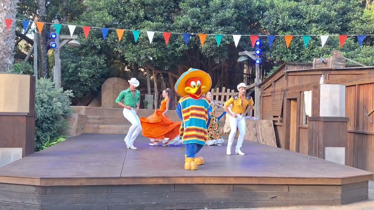 Animación de calle en México Port aventura verano 2025