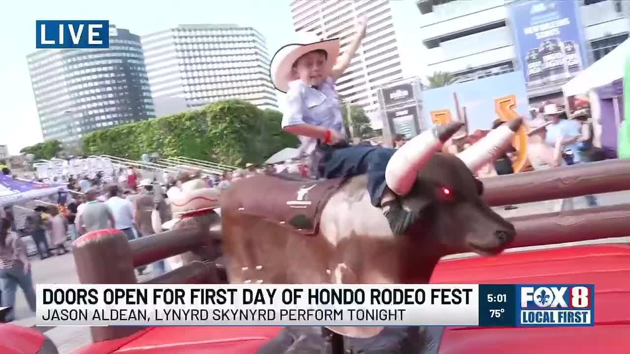 Shonto Rodeo Doors open for Hondo Rodeo Fest - YouTube