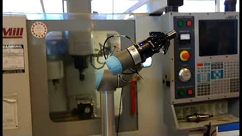 UR5 Universal robots operating a Haas CNC MiniMill