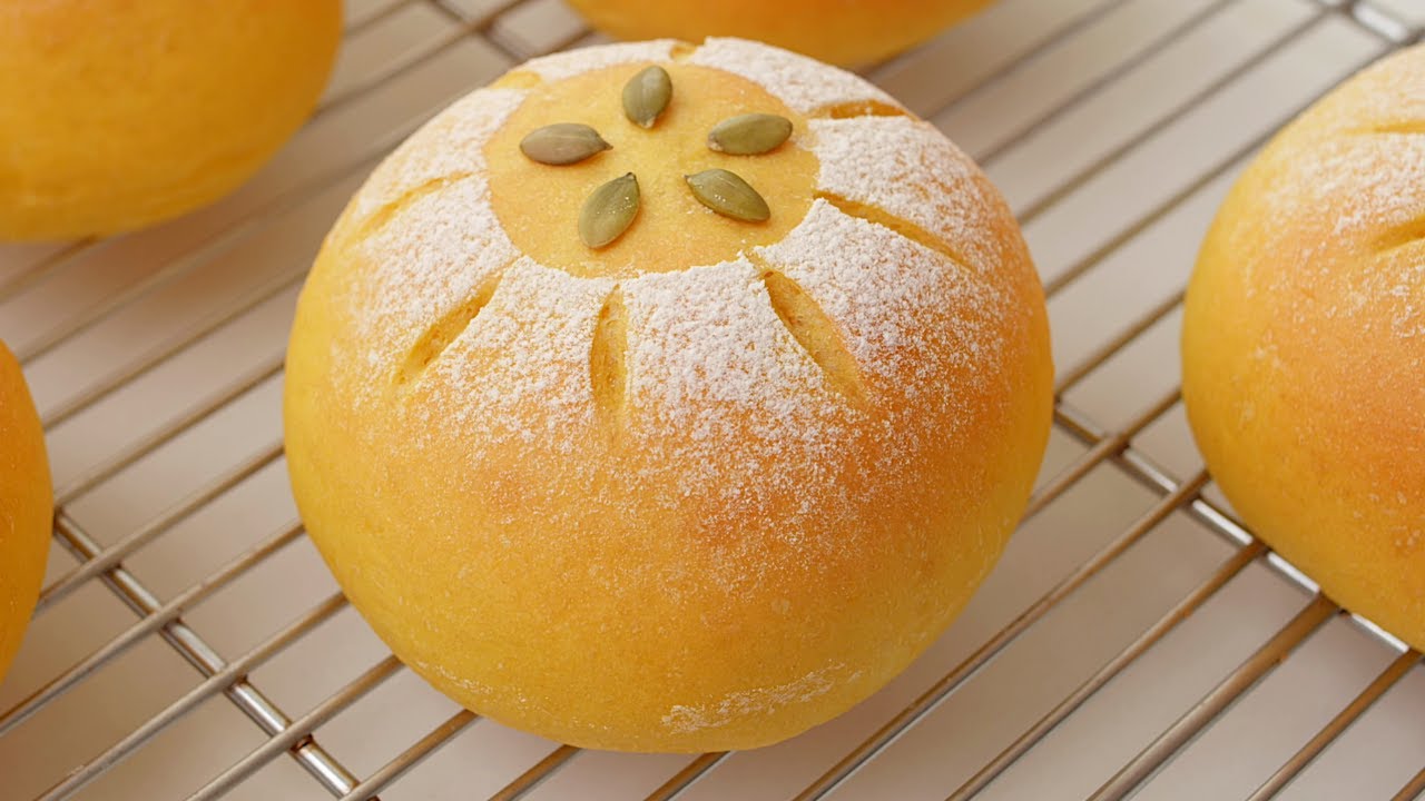 南瓜乳酪流沙包 Pumpkin Cream Cheese Bun