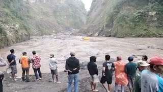 Truk Terjebak Banjir Lahar Merapi