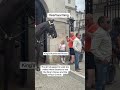 Heartwarming | The girl is struggled to walk, she visited Horse Guards to see the king’s Horses