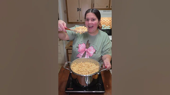 My easy, cheesy, no roux mac n cheese recipe! #Cooking #EasyRecipe #Dinner