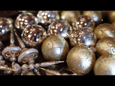 chicken-chat---christmas-tree-decorating-at-bavarian-inn-restaurant.