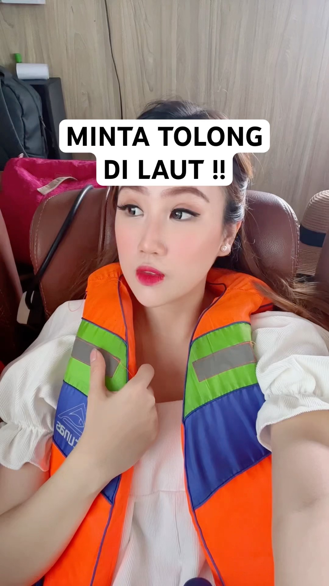 MINTA TOLONG DI LAUT!