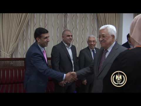 السيد الرئيس يمنح رجل الاعمال حماد الحرازين شهادة تقدير