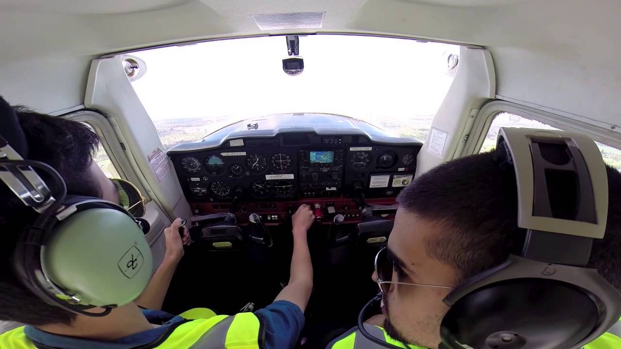 Cessna 152 Circuits at Elstree - YouTube