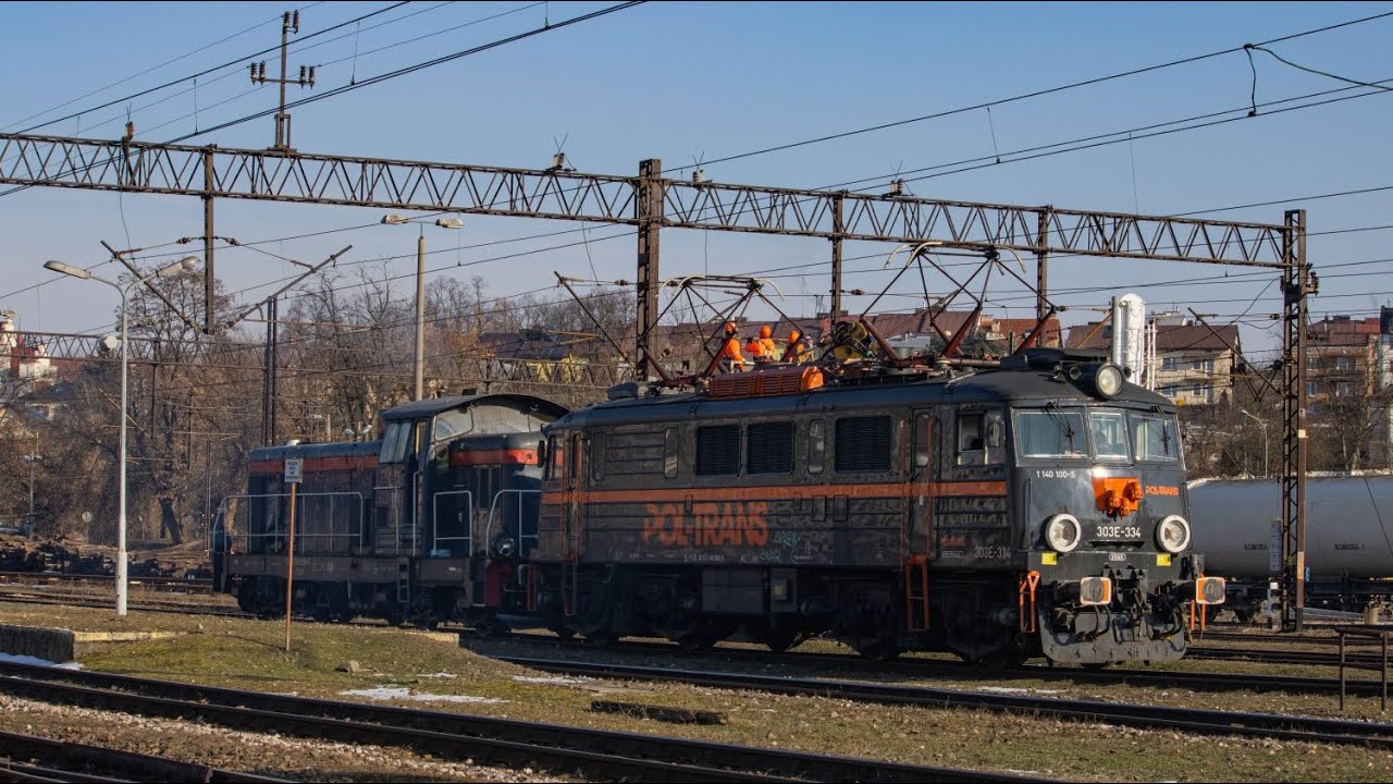 Manewry duetu 303E-334 oraz SM42-2039 w Jaśle.