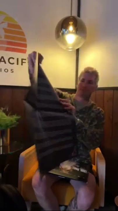 🆕 #unboxing with Amity Affliction #hottopic